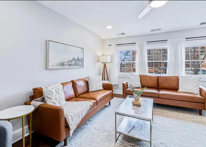 Lavish Flat W King Bed In Near Dt Food & Shops