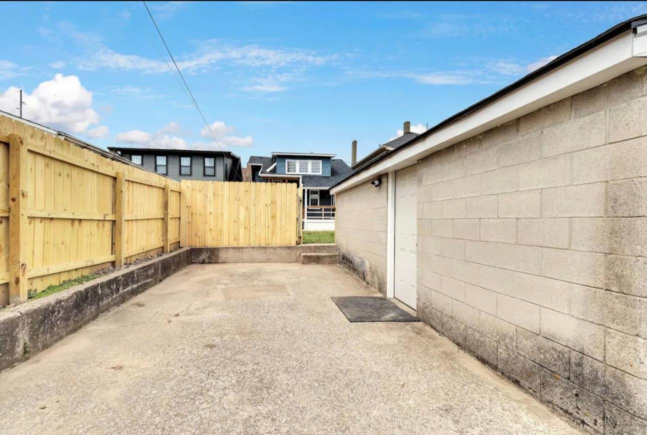 Lavish Flat W King Bed In Near Dt Food & Shops