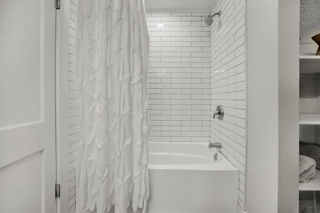 Lavish Flat W King Bed In Near Dt Food & Shops Louisville