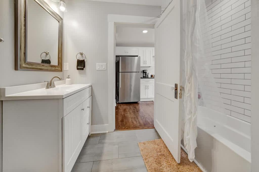 Lavish Flat W King Bed In Near Dt Food & Shops Holiday home
