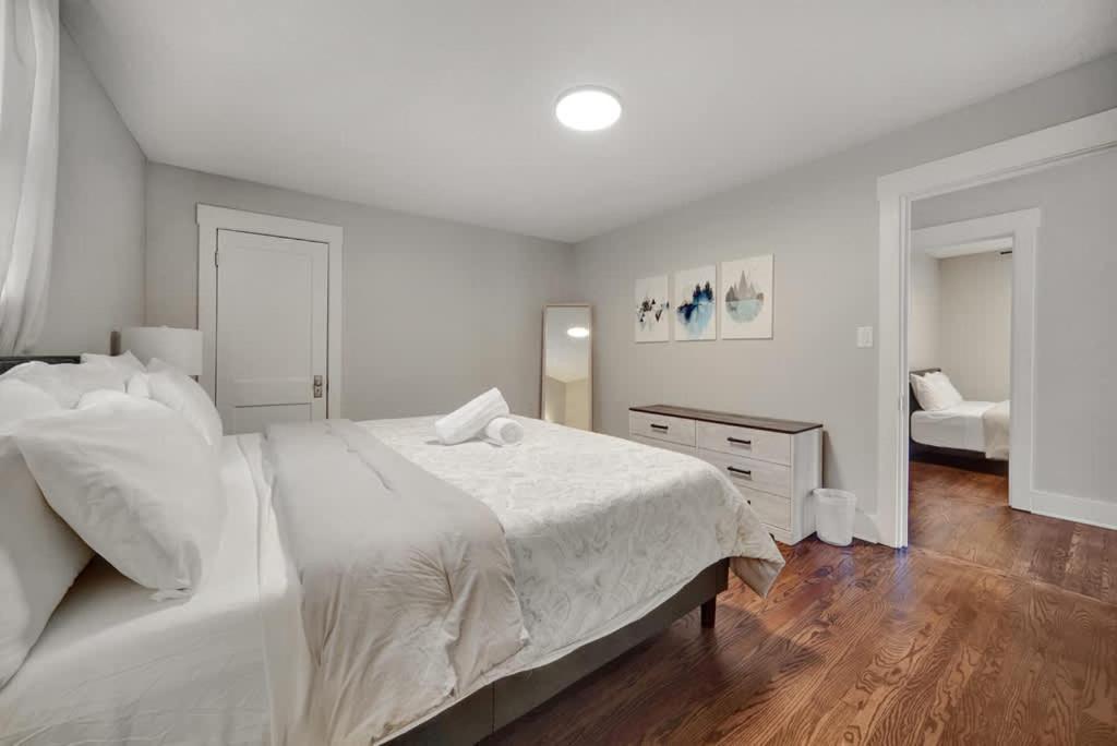 Holiday home Lavish Flat W King Bed In Near Dt Food & Shops *