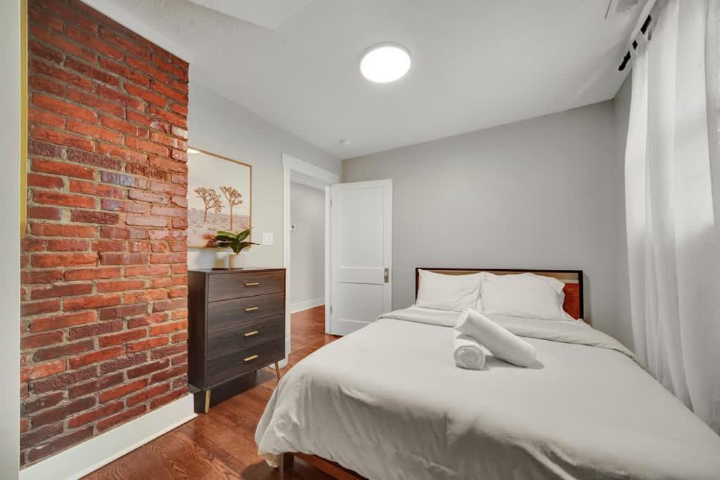 Lavish Flat W King Bed In Near Dt Food & Shops